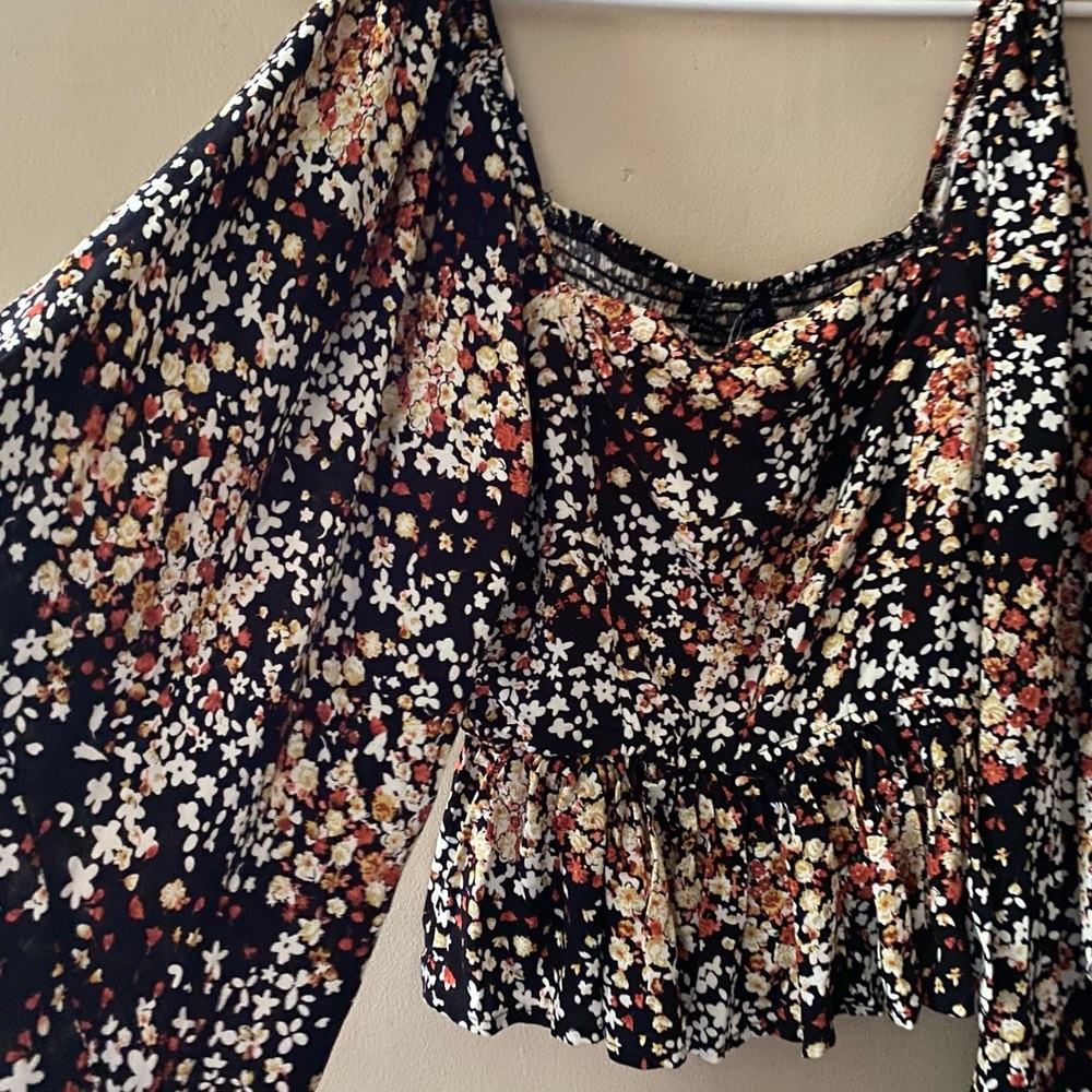 Women’s Shop Neighbor Los Angeles Rose & Remington Boho Floral Print Top - Picture 5 of 10